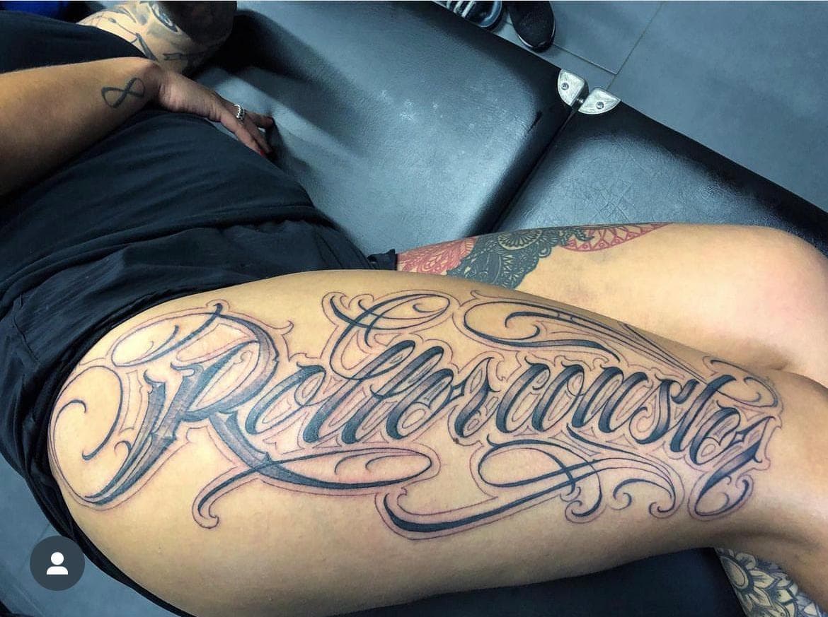 Sierlijk script lettering tattoo — Rollercoaster